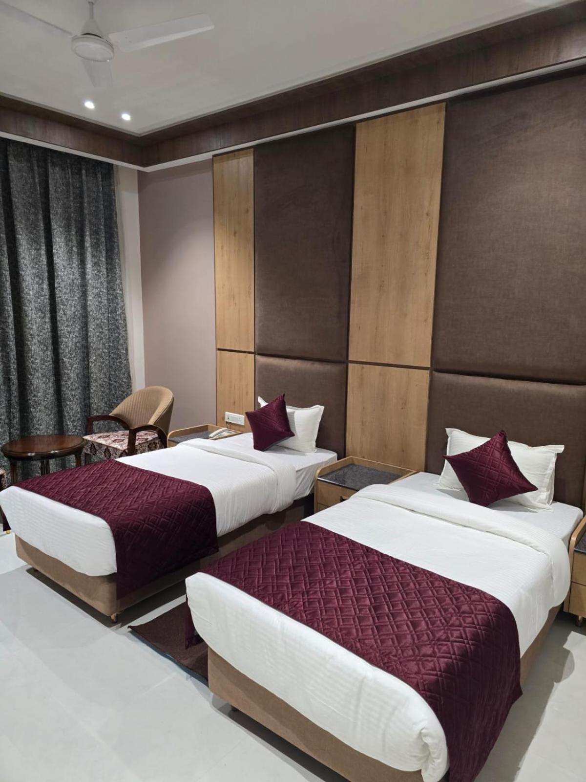 Nirvana Grand Hotel & Resort Gaya Exteriér fotografie