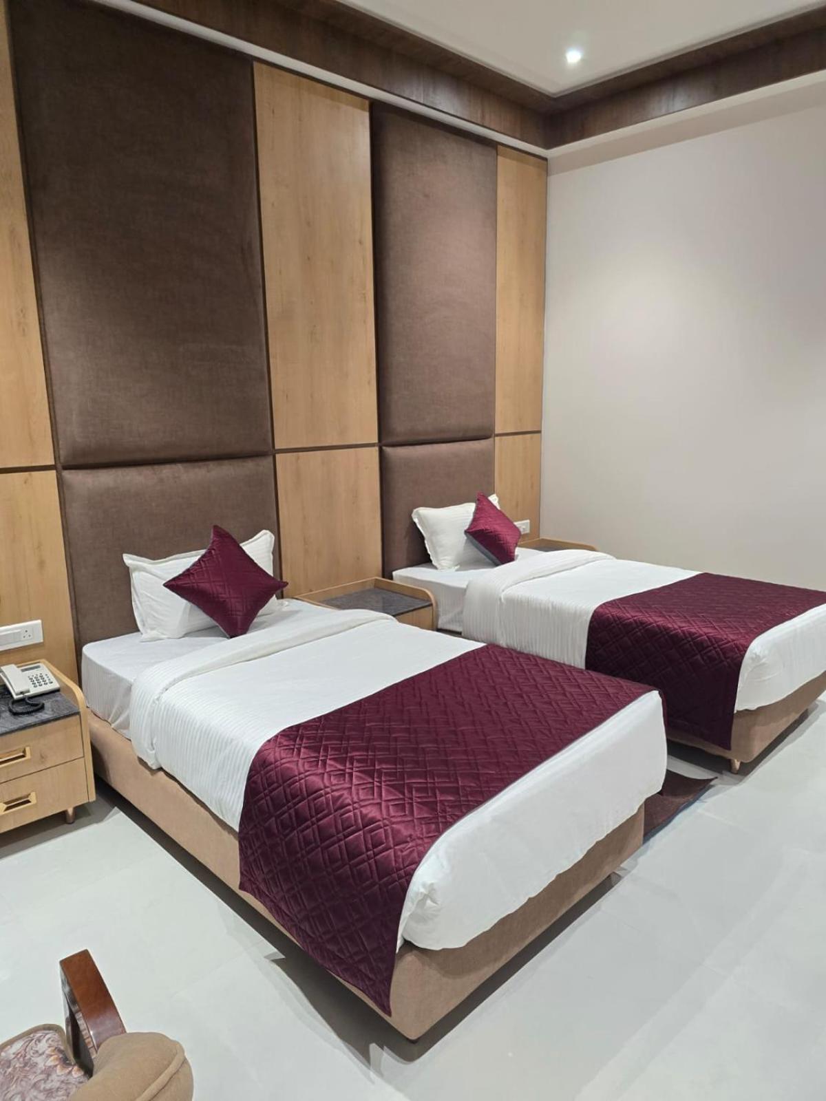 Nirvana Grand Hotel & Resort Gaya Exteriér fotografie