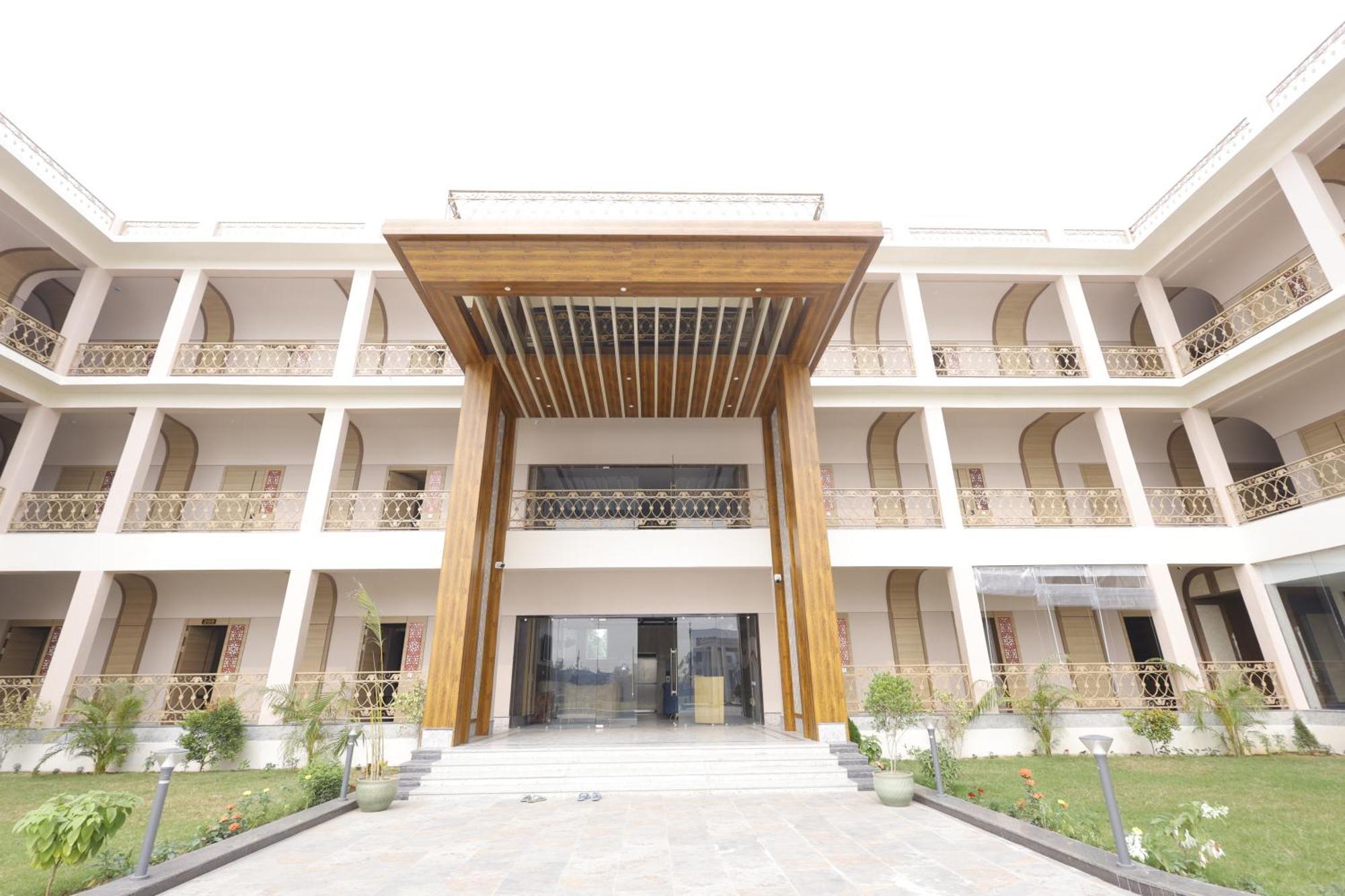 Nirvana Grand Hotel & Resort Gaya Exteriér fotografie